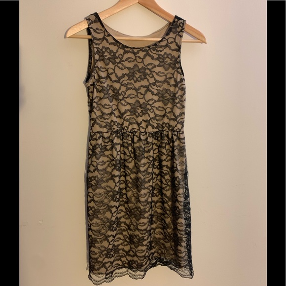 Lace Dress - Picture 2 of 7